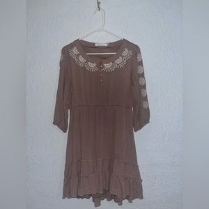 ✨Lightly Used✨Women’s Solitaire Brand Mid Length Hi-Lo Dress